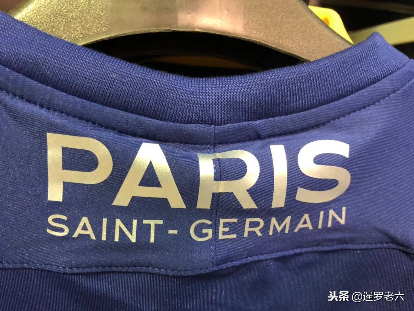 色的控球传