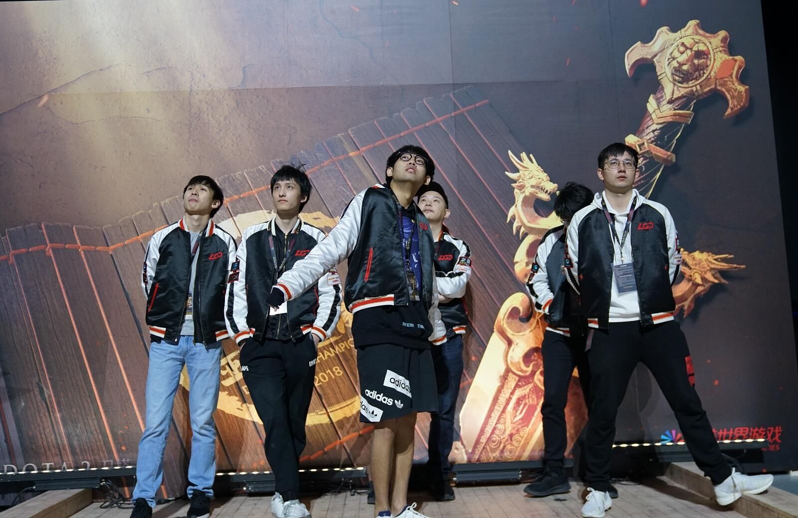 后纷
